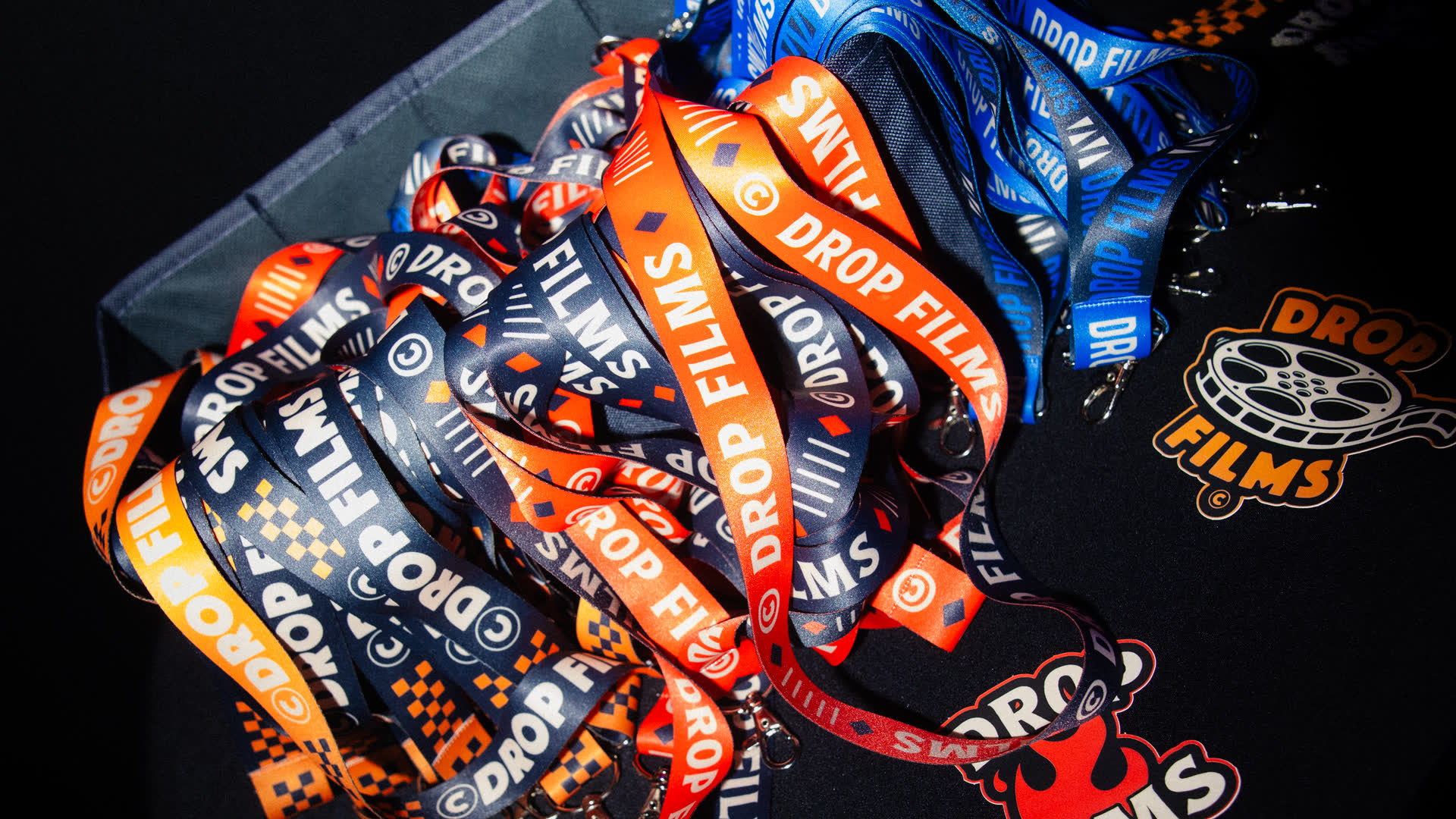 Lanyard e sticker DROP Films